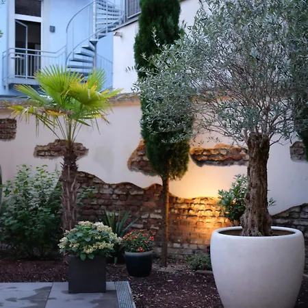 Luxury Loft With Garden, Centre