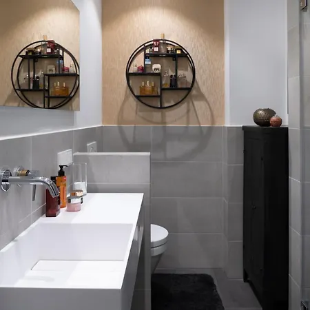 Apartmán Luxury Loft With Garden, Centre *